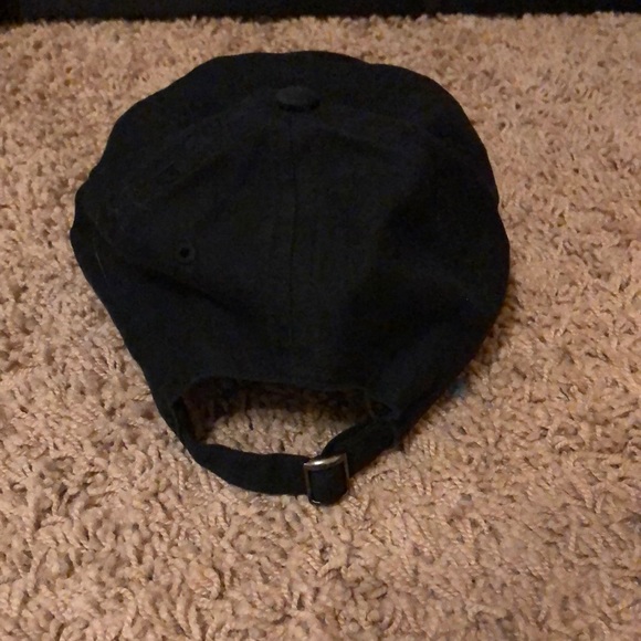 Baseball cap - Picture 2 of 3